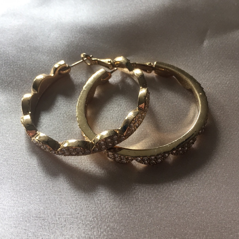 Scallops Kate Spade hoop earrings